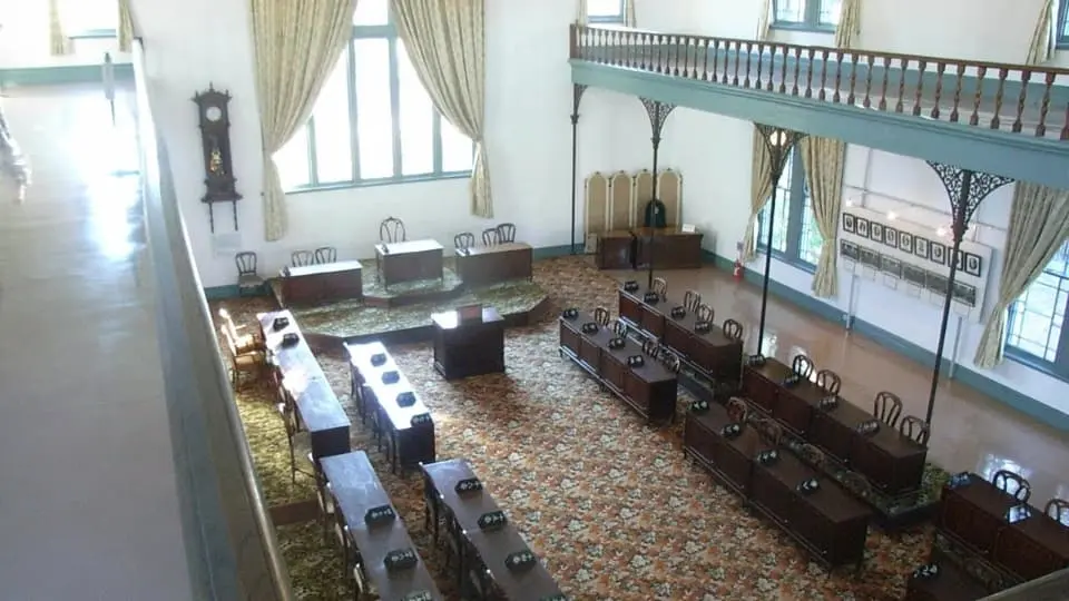 新潟市の新潟県政記念館