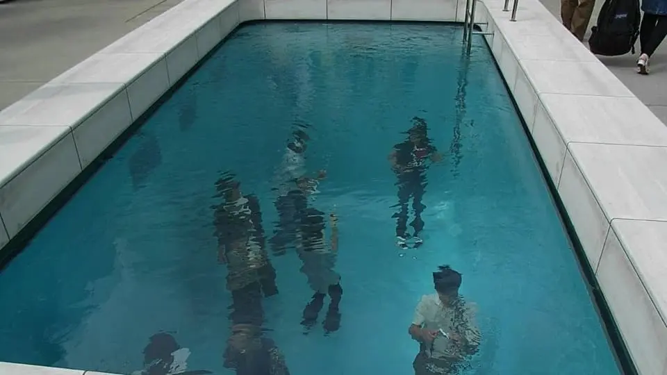 石川県金沢市にあるレアンドロのスイミングプール